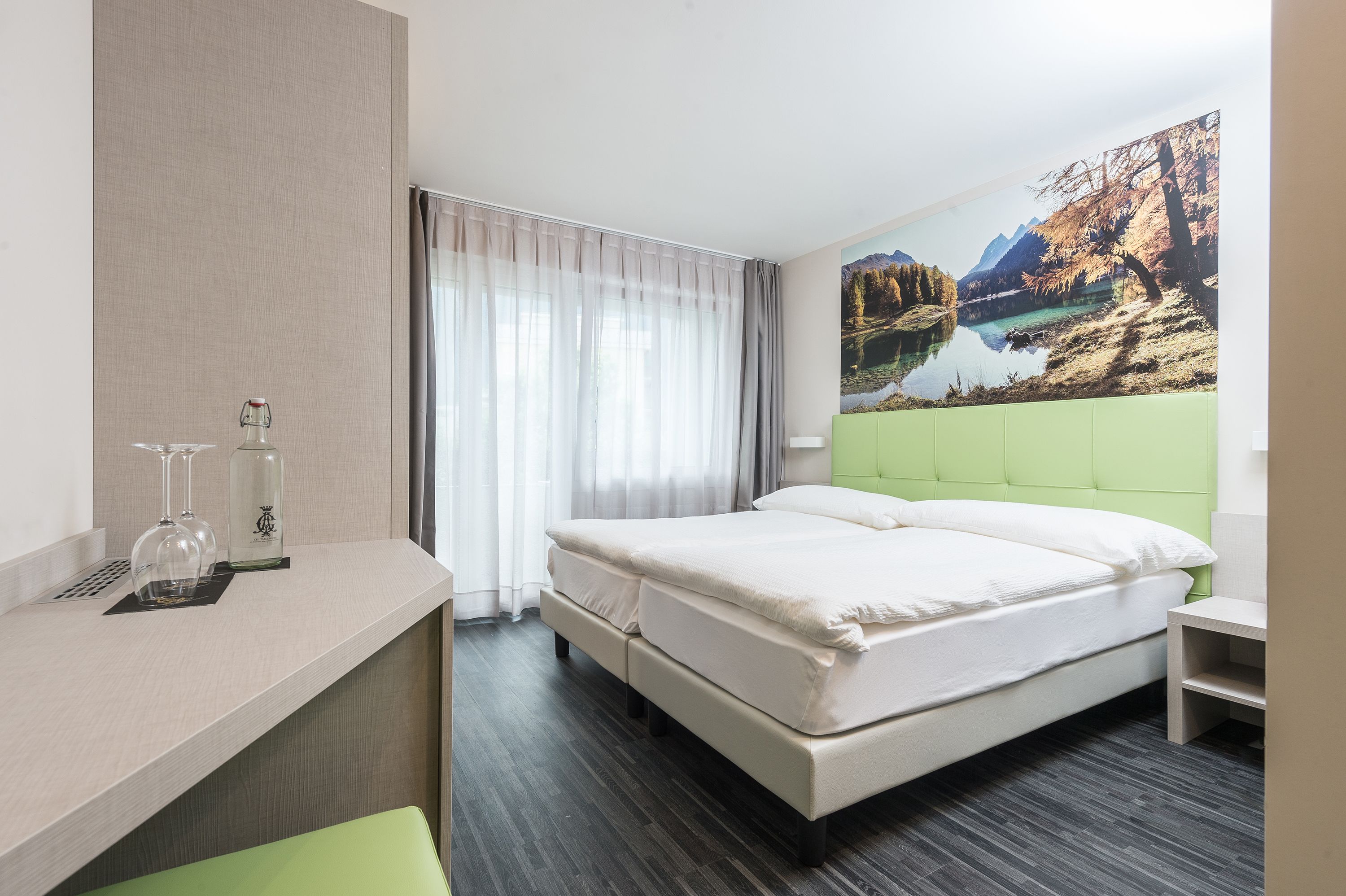 double room | in-room safe, desk, free wifi, bed sheets