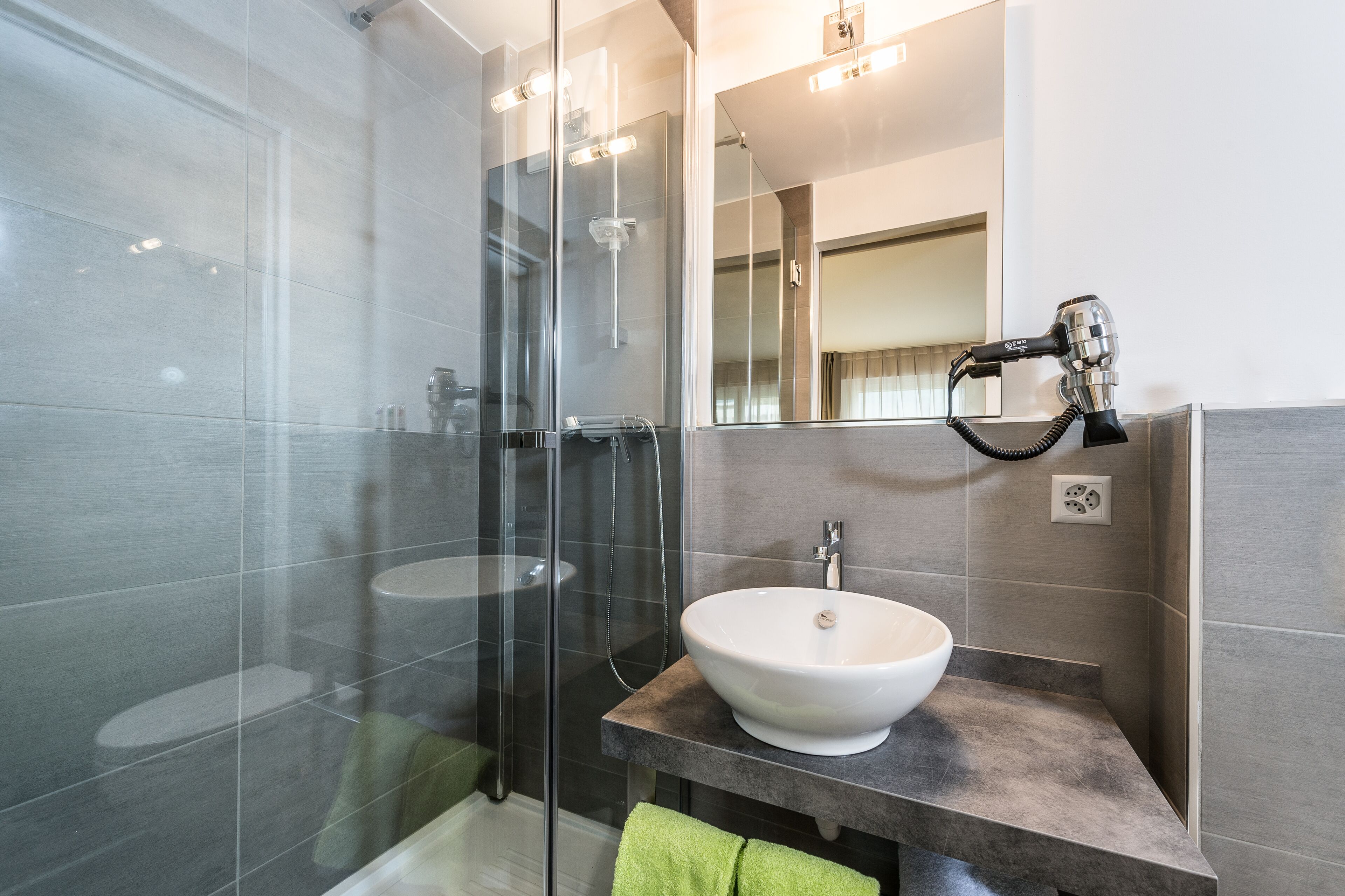 single room | bathroom | shower, free toiletries, hair dryer, slippers