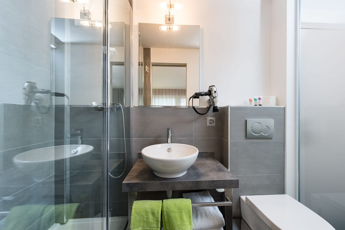 double room | bathroom | shower, free toiletries, hair dryer, slippers