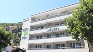 Front of property - Adhhoc Hotel (Naters)