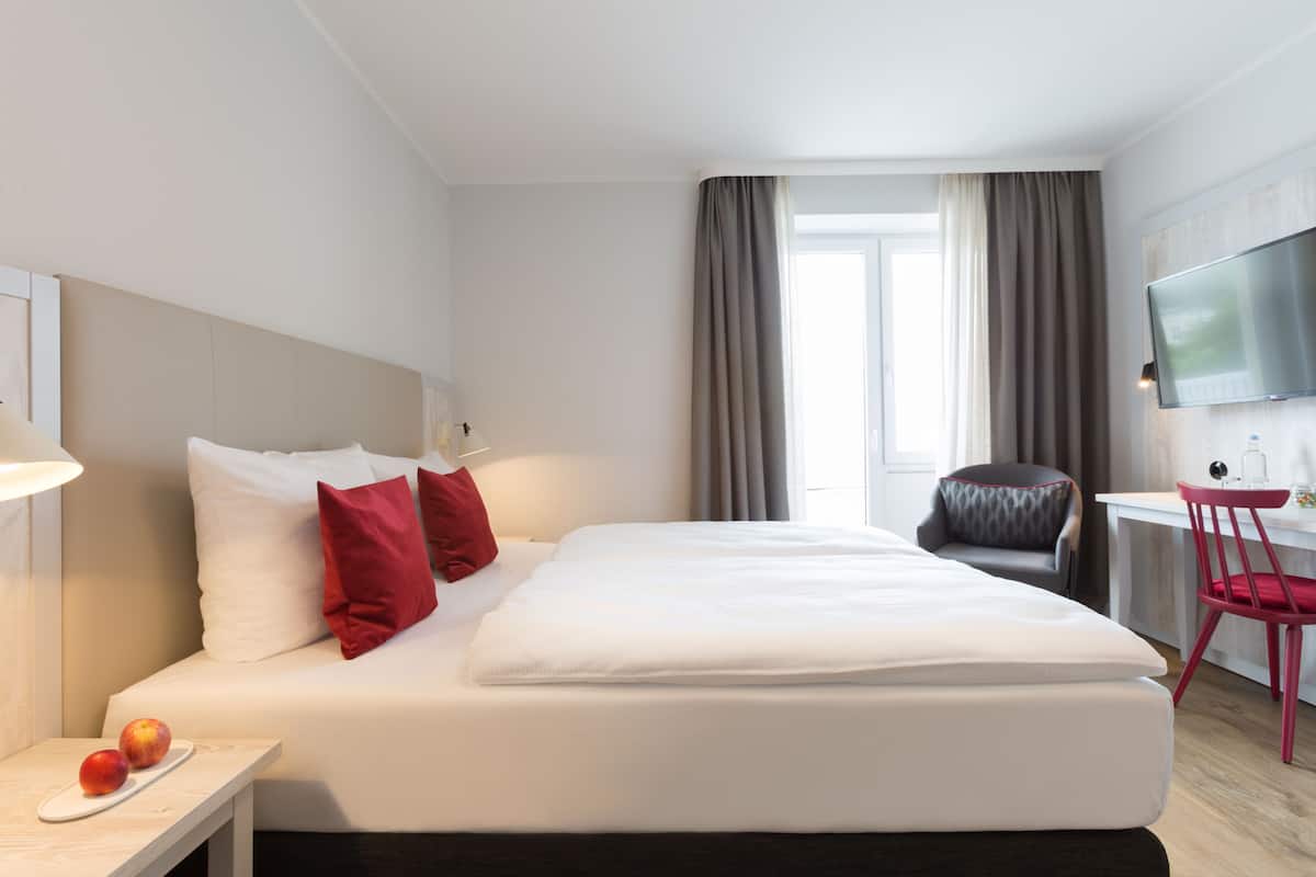 Standard Double Room, Balcony | Free WiFi, bed sheets