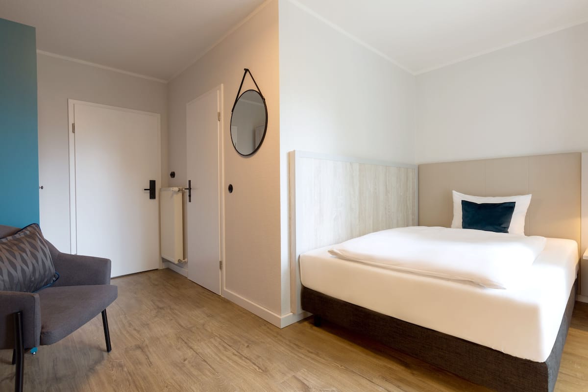 Standard Single Room | Free WiFi, bed sheets