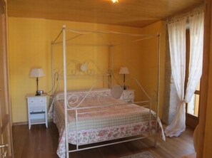 Double Room | Individually furnished, soundproofing, free cots/infant beds