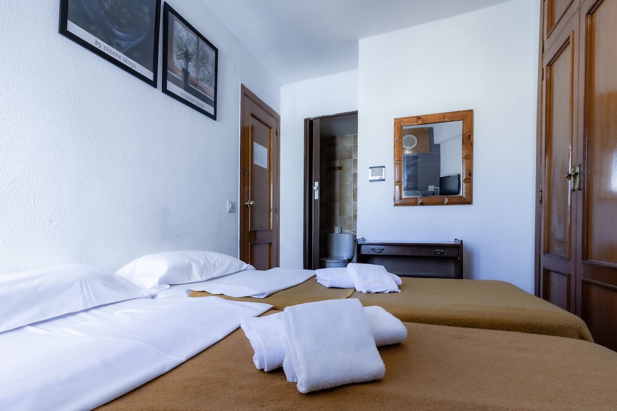 Quarto duplo, suíte | Wi-Fi de cortesia, roupa de cama