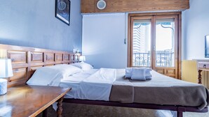 Double Room, Ensuite | Free WiFi, bed sheets - Casa de Huéspedes Carabanchel by Vivere Stays (Madrid)