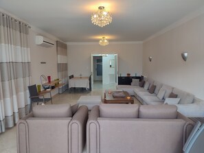 Family Villa, 5 Bedrooms, Non Smoking, Sea View | Living area