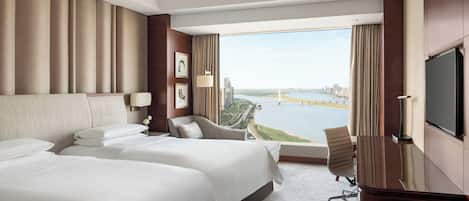 1 bedroom, free minibar items, in-room safe, individually decorated