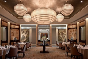 2 restaurants; breakfast, lunch, and dinner served - Shangri-La Nanchang (Nanchang)