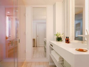 Bathroom - SLS LUX at Baha Mar (Nassau)