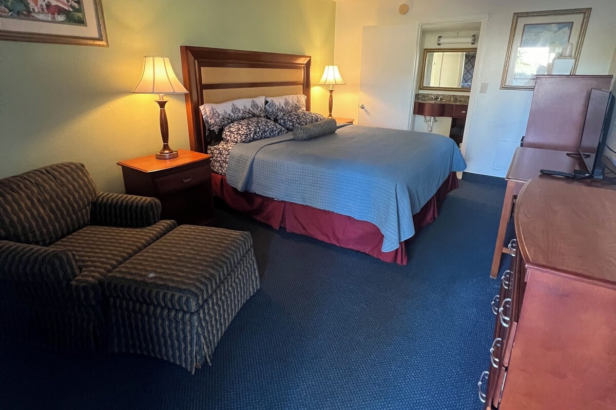 Deluxe-Zimmer, 1 King-Bett, Nichtraucher (Jacuzzi Room 101)