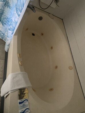 Deluxe-Zimmer, 1 King-Bett, Nichtraucher (Jacuzzi Room 101) | Eigener Whirlpool