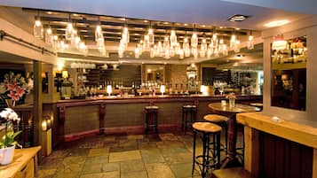 Bar (trong khuôn viên)