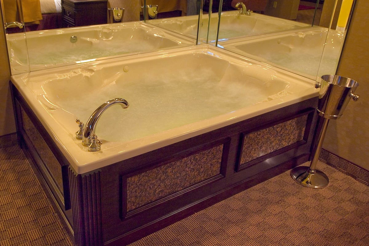 deluxe room, 1 king bed, non smoking (whirlpool tub) | in-room safe, desk, laptop workspace, soundproofing