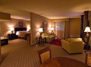 Royal Suite, 1 King Bed, Non-Smoking | Coffres-forts dans les chambres, bureau