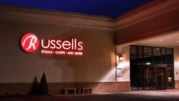 Facciata della struttura - sera/notte