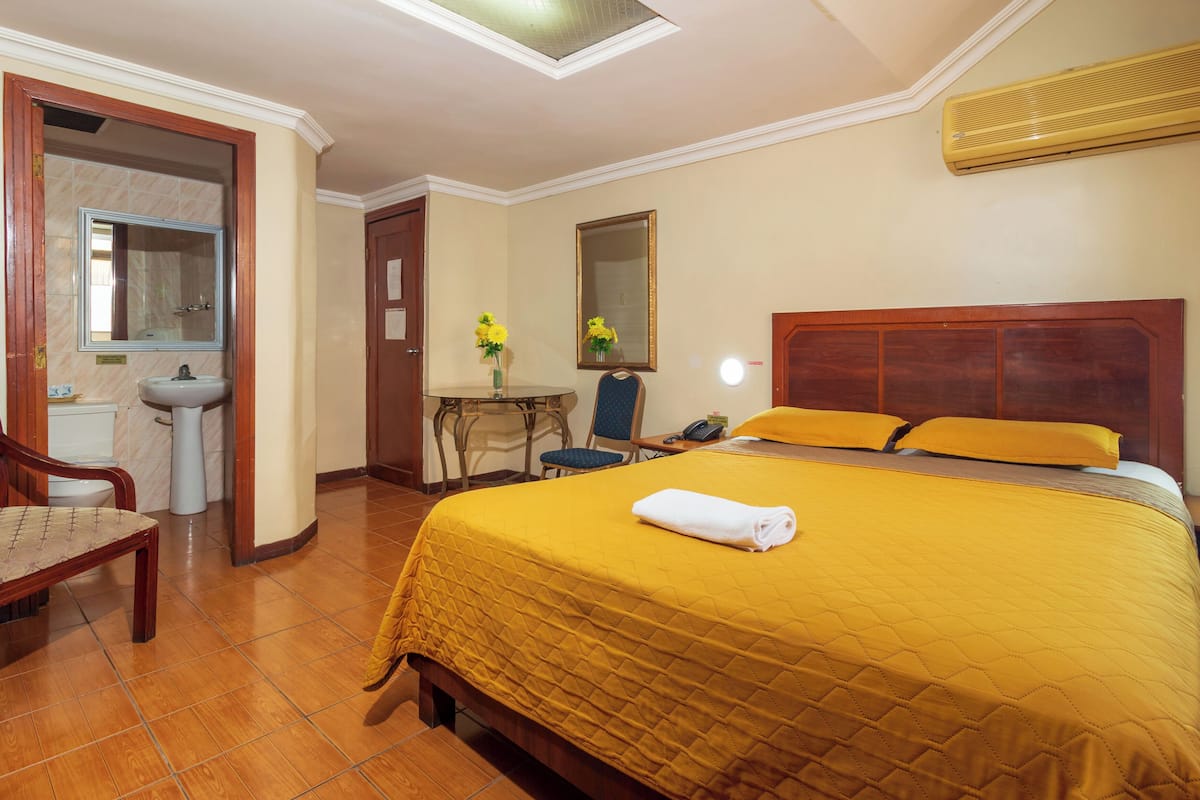 1 bedroom, down comforters, iron/ironing board, free WiFi