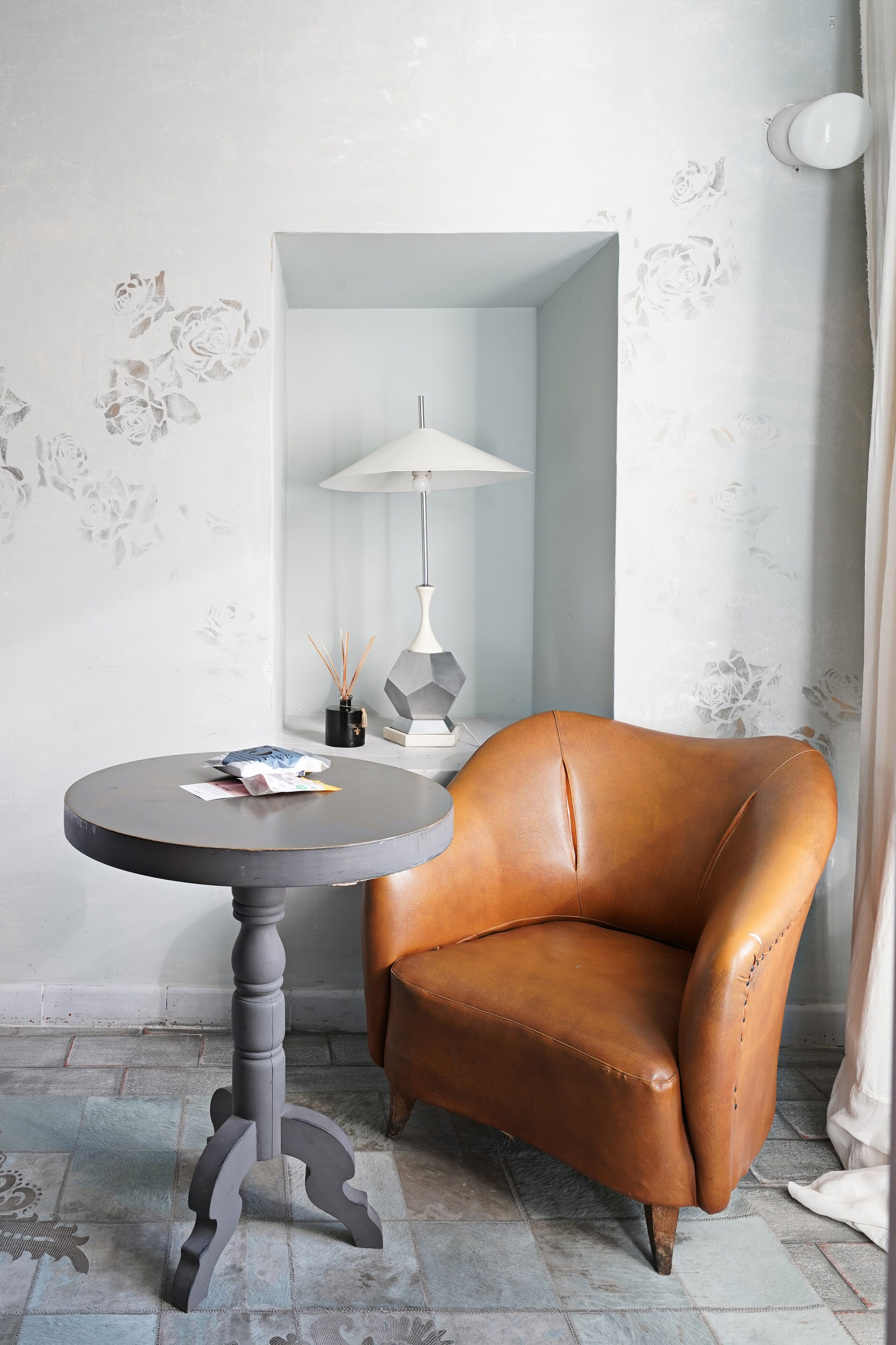 single room, 1 single bed (small room) | living area | 43-inch smart tv with cable channels