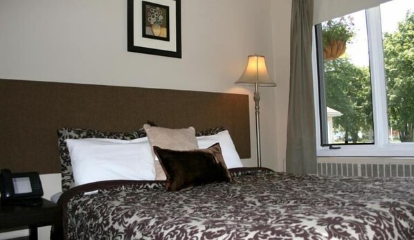 Desk, iron/ironing board, free WiFi - Noretta Motel (Stratford)