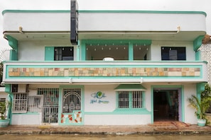 Mặt tiền nơi lưu trú