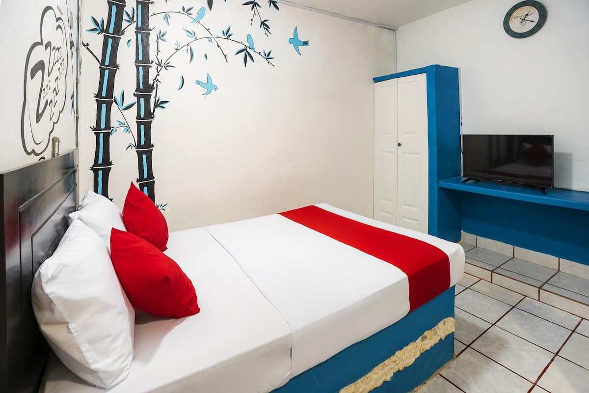 Habitación estándar | Tabla de planchar con plancha, wifi gratis y ropa de cama