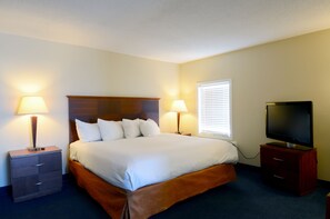 Deluxe Suite, 1 Bedroom, Balcony, Ocean View | Blackout drapes, iron/ironing board, free cribs/infant beds - Hampton House Hotel (Hampton)