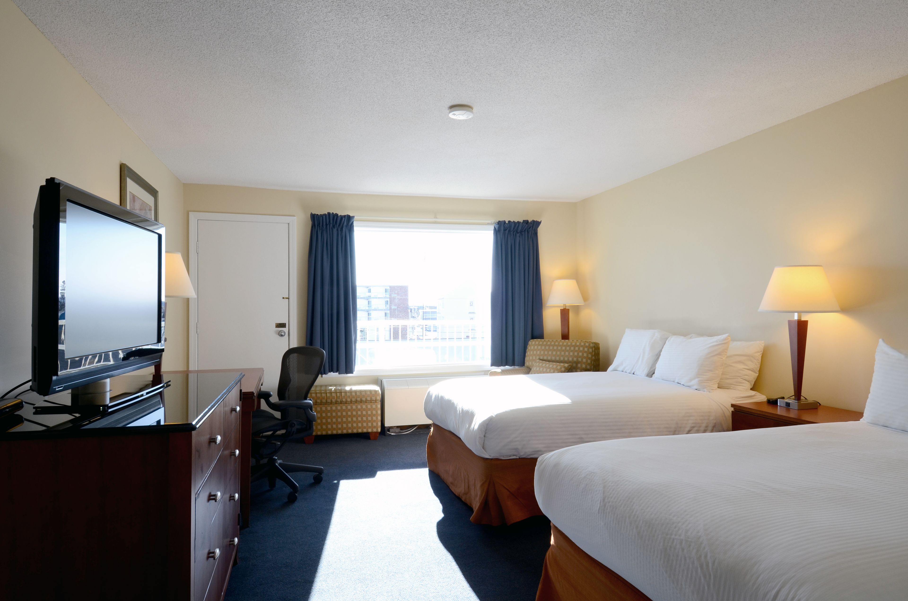 basic double room, 2 double beds, non smoking, partial ocean view | room amenity