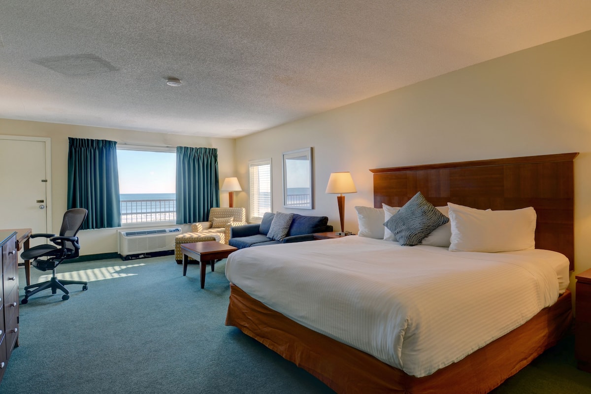 standard room, 1 king bed, non smoking, ocean view | blackout curtains, free cots/infant beds, free rollaway beds, free wifi