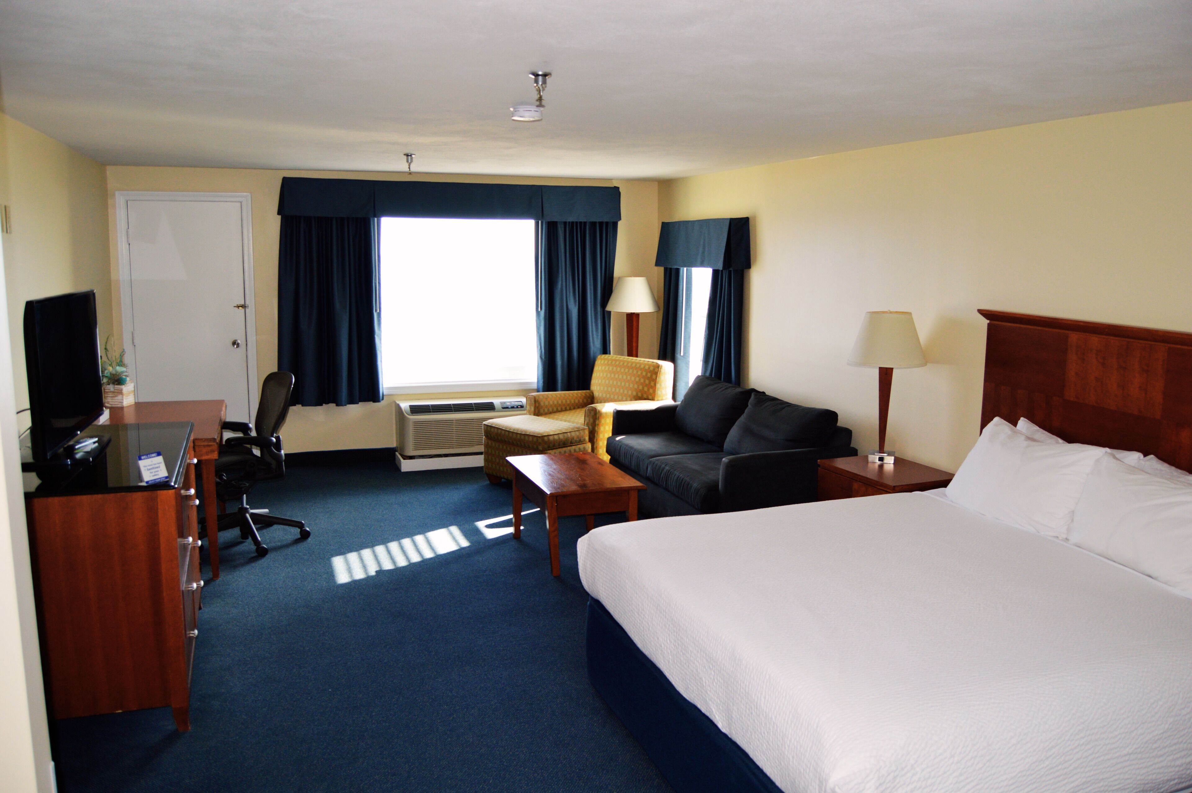 Chambre Simple, 1 très grand lit et 1 canapé-lit, vue océan