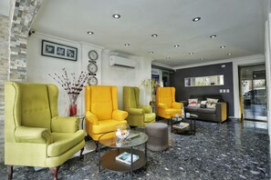 Coin salon dans le hall