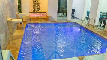 Tina de hidromasaje interior