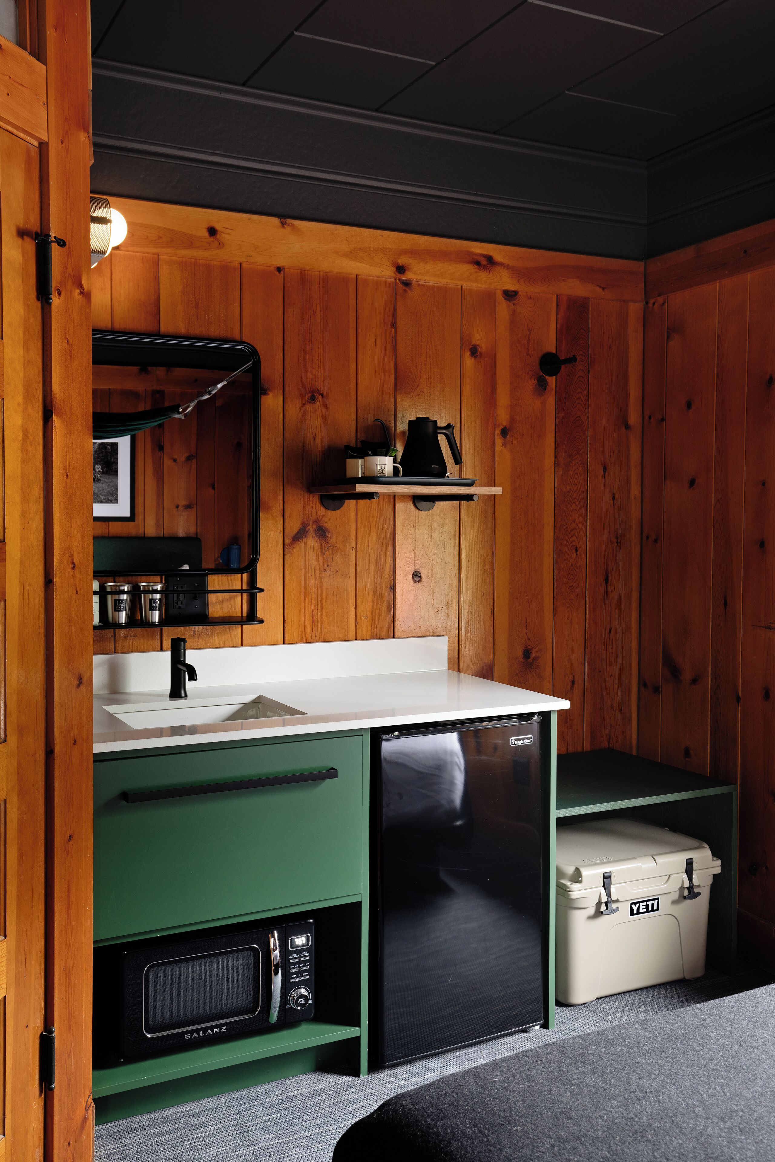 standard room, 1 queen bed | iron/ironing board, free cots/infant beds, free wifi, bed sheets