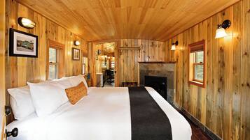 Deluxe Room, Multiple Beds | Iron/ironing board, free WiFi, bed sheets