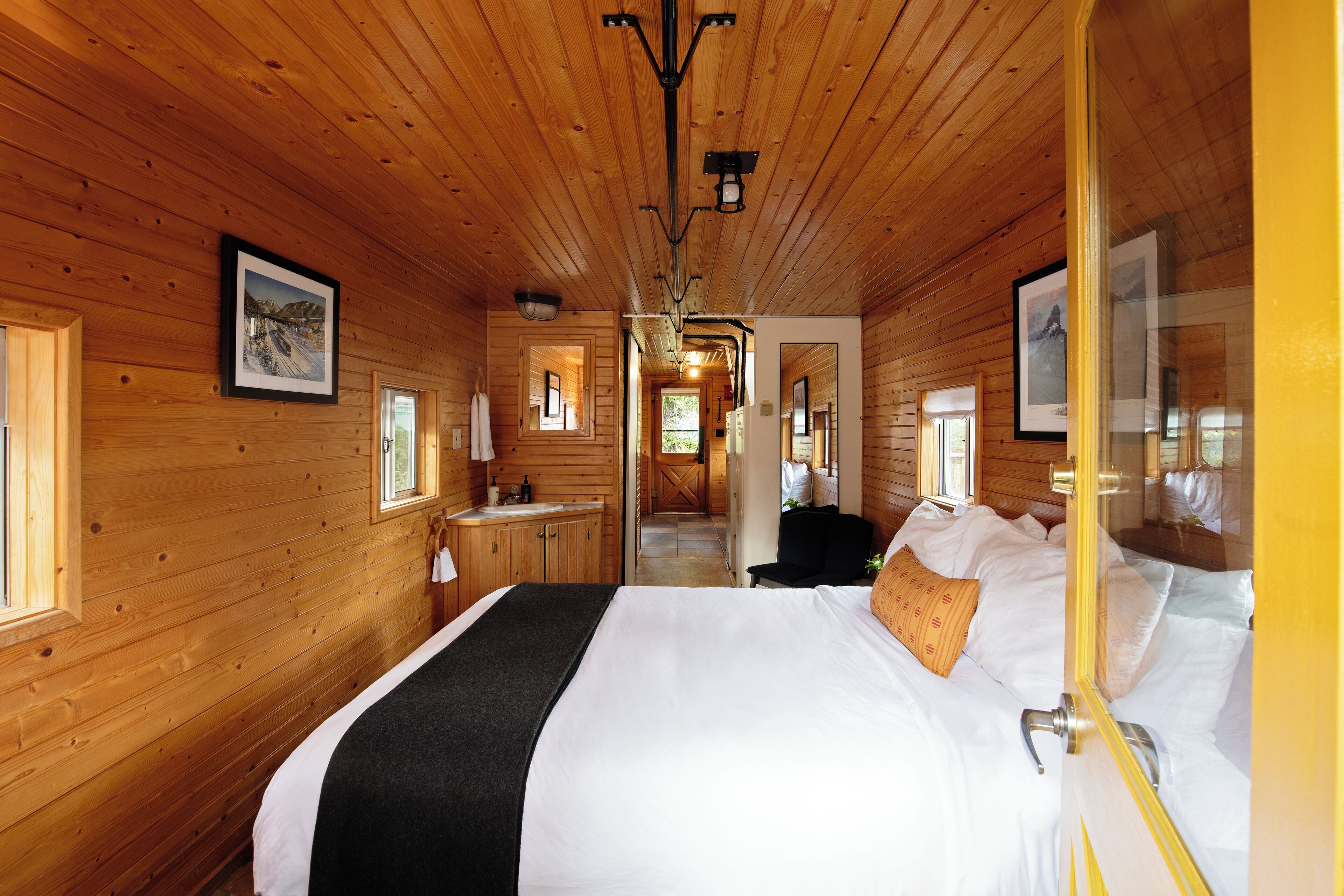 Deluxe Room, Multiple Beds | Iron/ironing board, free WiFi, bed sheets