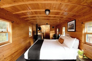 Deluxe Room, 1 King Bed