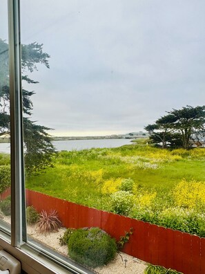 Classic Room, 1 Queen Bed, Fireplace, Garden View - Captain's Inn at Moss Landing (Moss Landing)