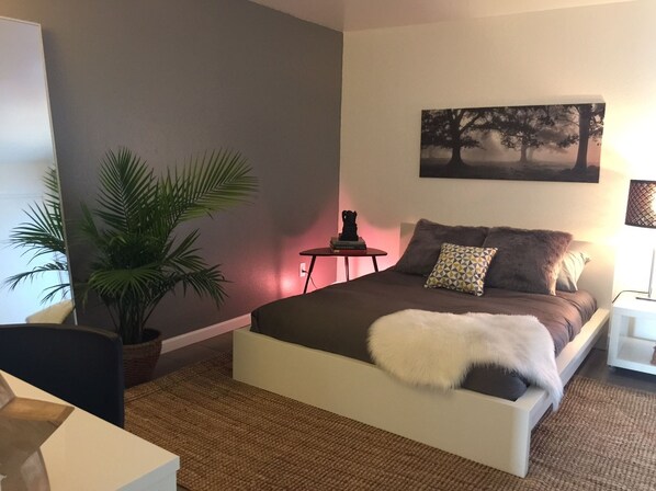 Suite, 1 Bedroom, 1 Queen Bed and 1 Sofabed, Full Kitchen, Private Patio, Mountain View | 1 bedroom, desk, iron/ironing board, free WiFi - Cozy Desert Getaway (Palm Springs)