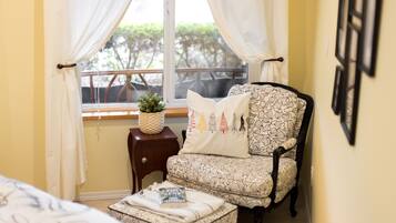 The Enchanter King Suite | Room amenity