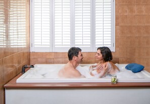 Hot springs, mud baths, aromatherapy, deep-tissue massages - Roman Spa Hot Springs Resort (Calistoga)