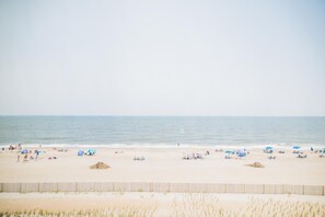 A la platja i tovalloles de platja 