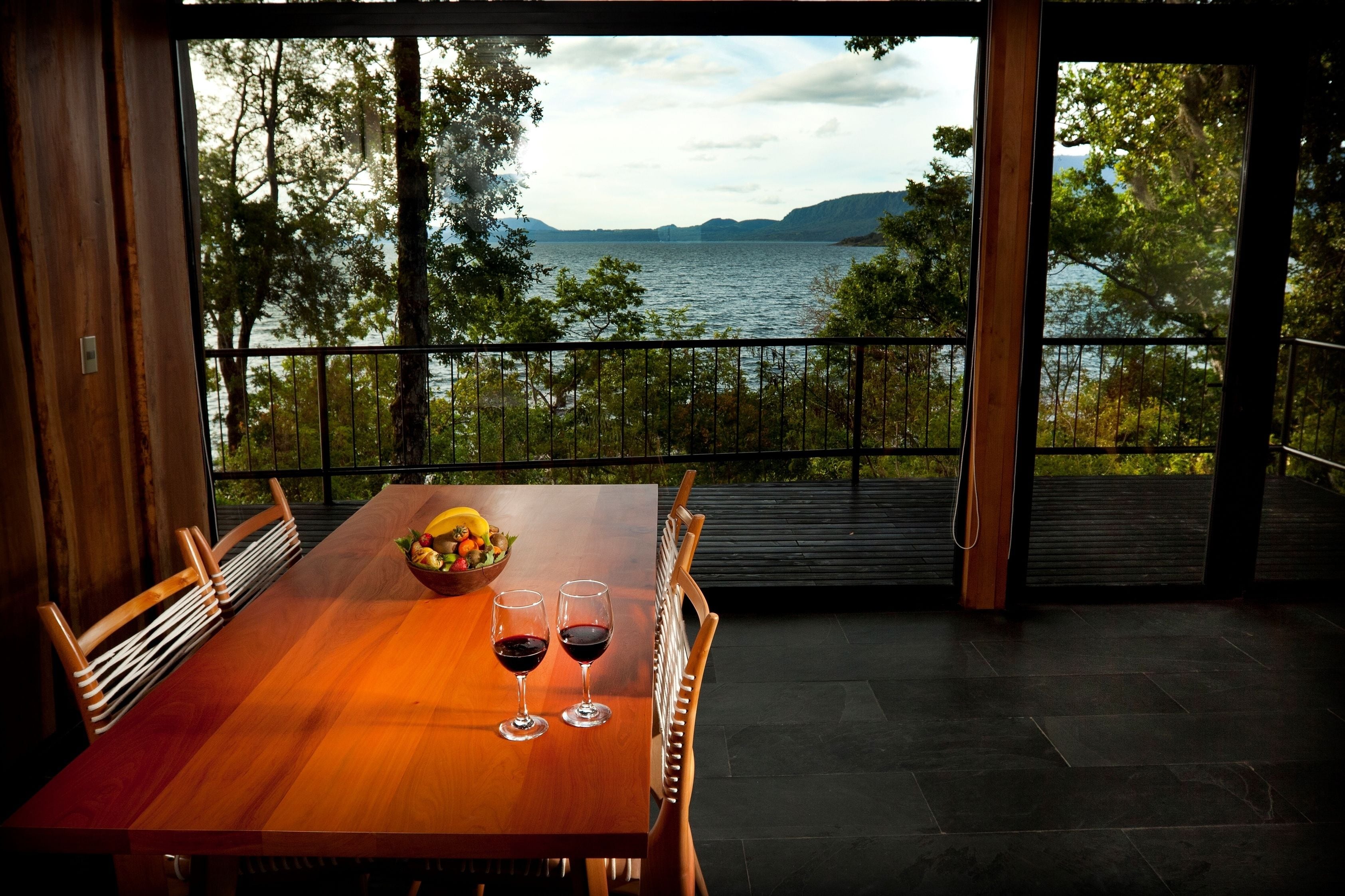 高级别墅, 3 间卧室, 湖景 | 客房内用餐