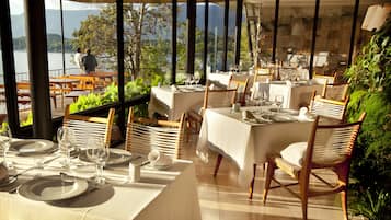 Lunch and dinner served, al fresco dining