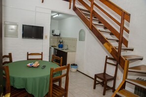 Apartemen, 1 kamar tidur, dapur kecil | Area keluarga | TV layar datar