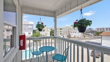 2 Bed Apartment with Balcony