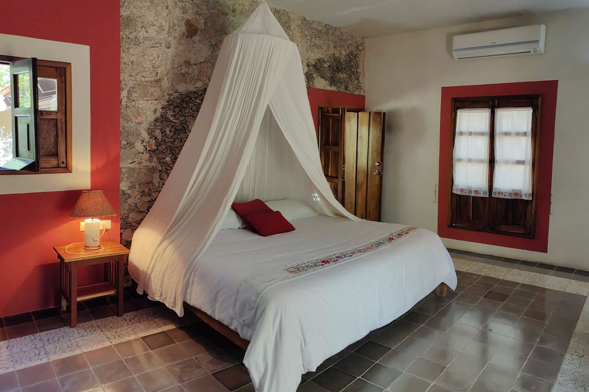 2 habitaciones, decoración personalizada y muebles diferentes