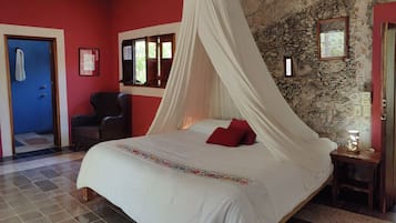 Decoración personalizada, muebles diferentes y ropa de cama