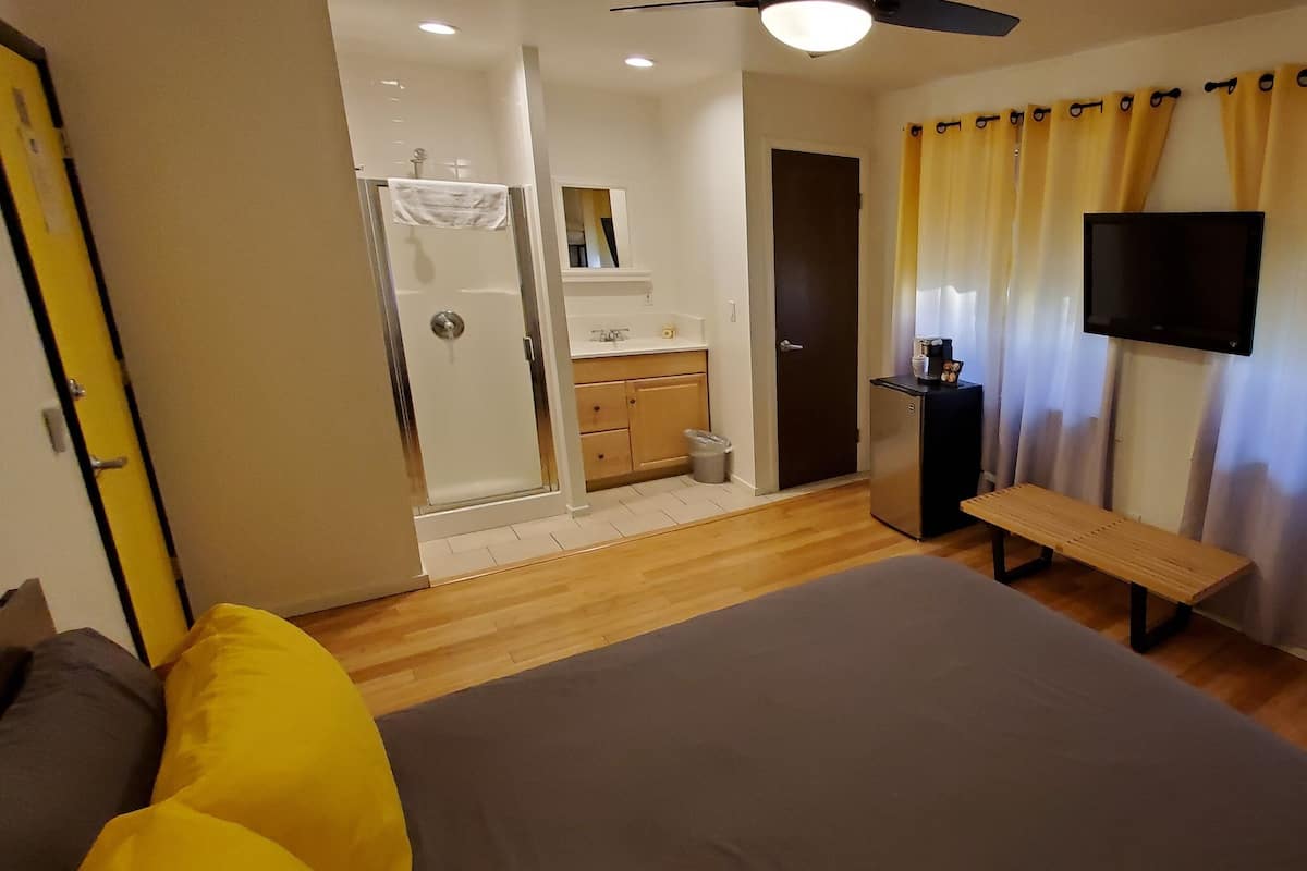 One Queen exposed shower | Hypo-allergenic bedding available, desk, blackout drapes