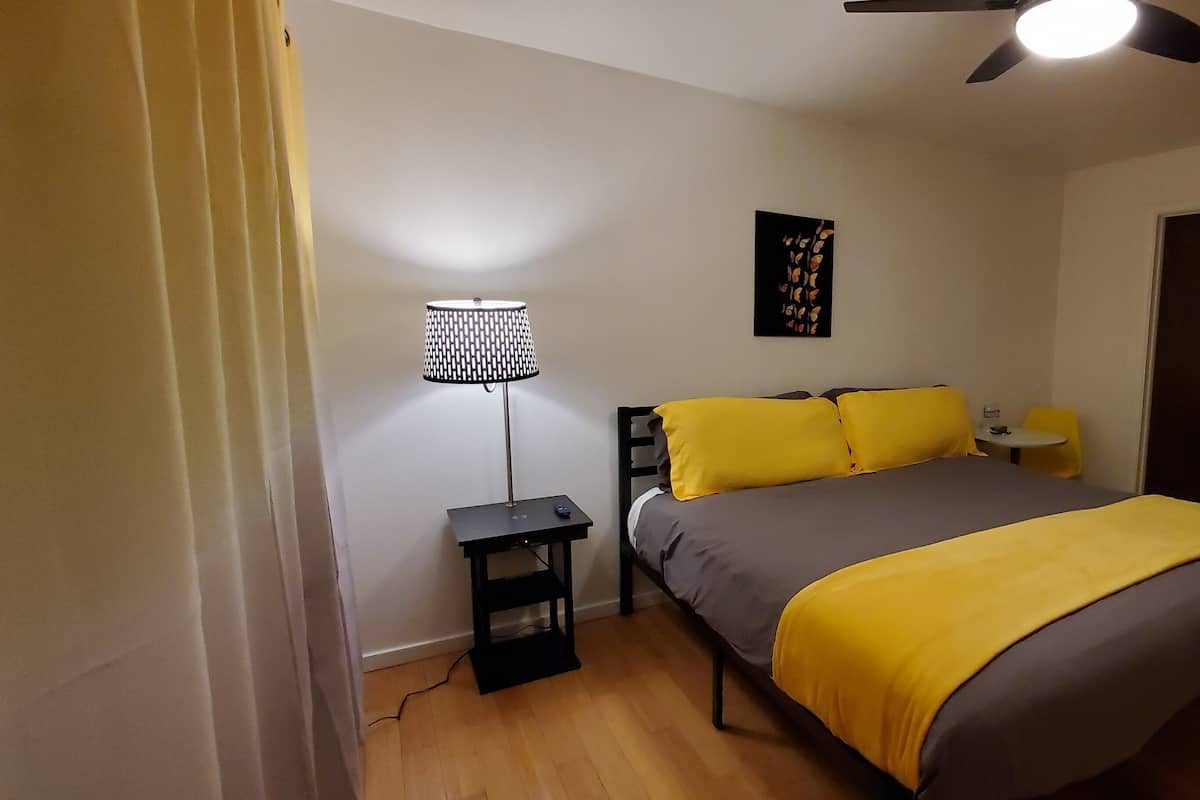 Hypo-allergenic bedding available, desk, blackout drapes