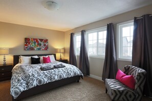 Premium bedding, individually decorated, individually furnished - Boardwalk Homes - Executive Townhomes (Waterloo)