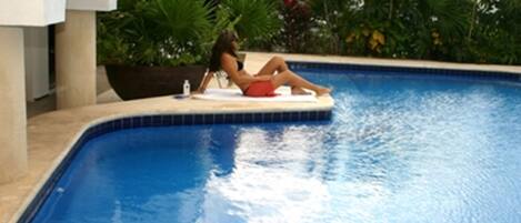 Kolam renang outdoor