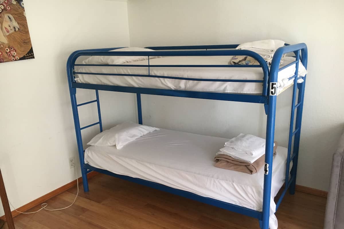 Soundproofing, WiFi (free)